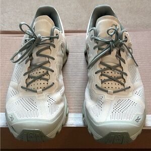 On Cloud Hiking Cloudstratus Sneakers - White and Sage Green